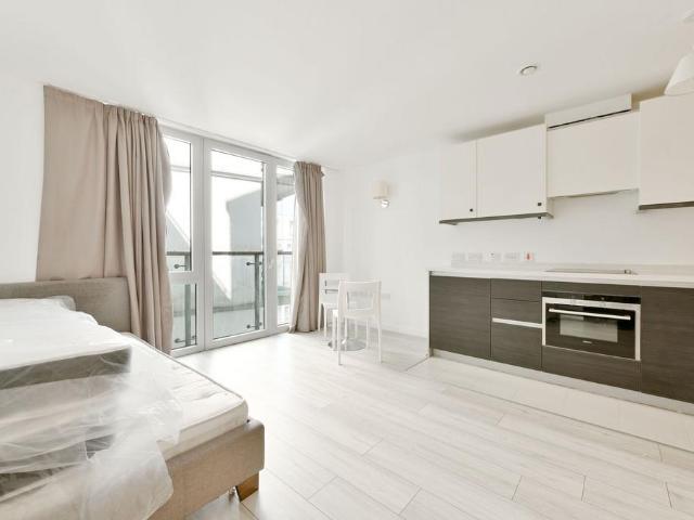 Flat for sale in Greater London