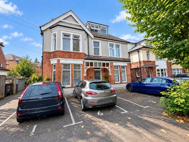 Flat for sale in Boscombe, Bournemouth