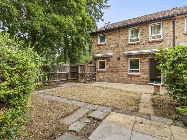 Flat for sale in Wooburn, Bourne End