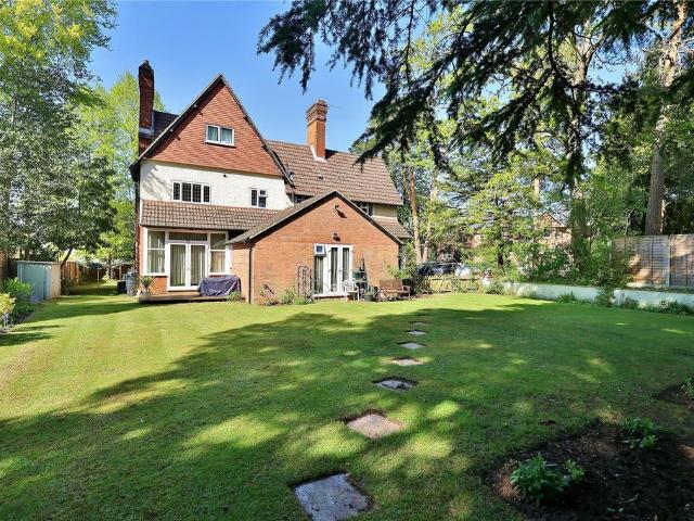 Flat for sale in Sheerwater, Woking