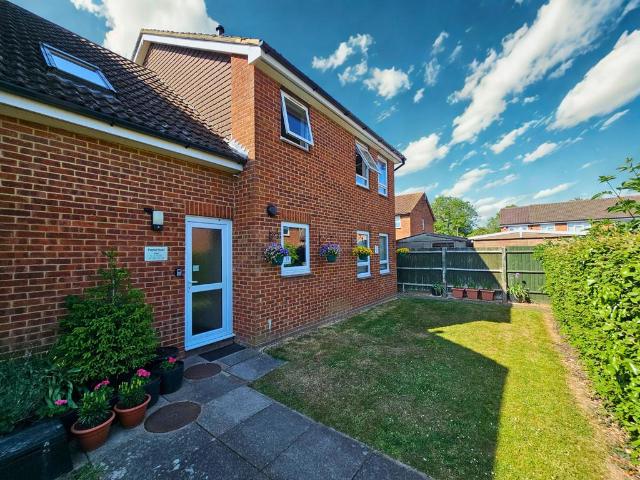Flat for sale in Coppice, Aylesbury
