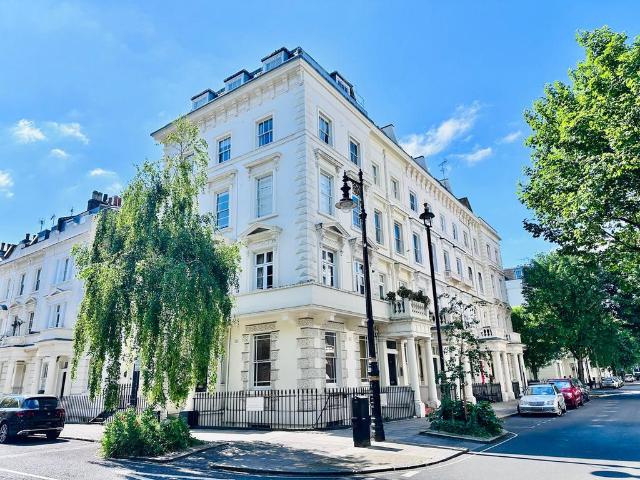 Flat for sale in Pimlico, Greater London