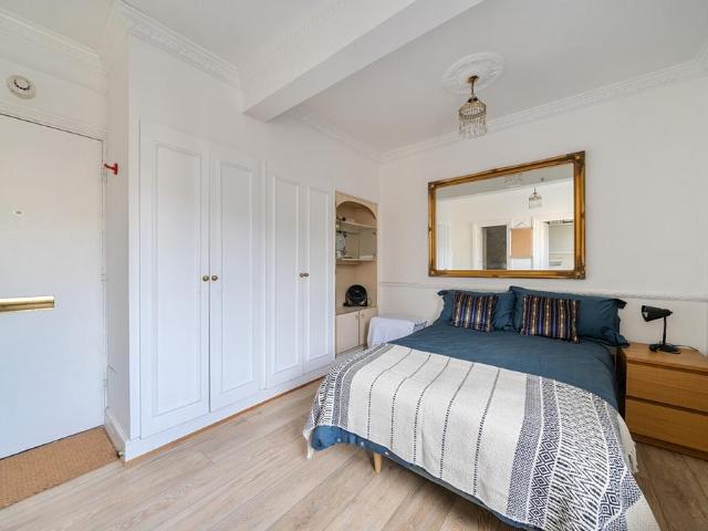 Flat for sale in Chelsea, Isle Of Man