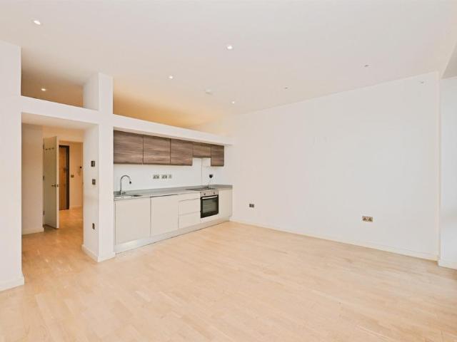 Flat for sale in Broxbourne, Hertfordshire