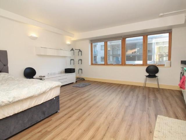 Flat for sale in Round Hill, Brighton & Hove