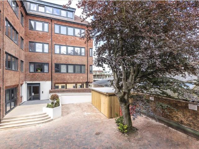 Flat for sale in Greater London