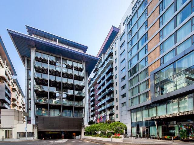 Flat for sale in London Borough of Wandsworth, Greater London