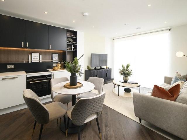 Flat for sale in Lower Halliford, Surrey