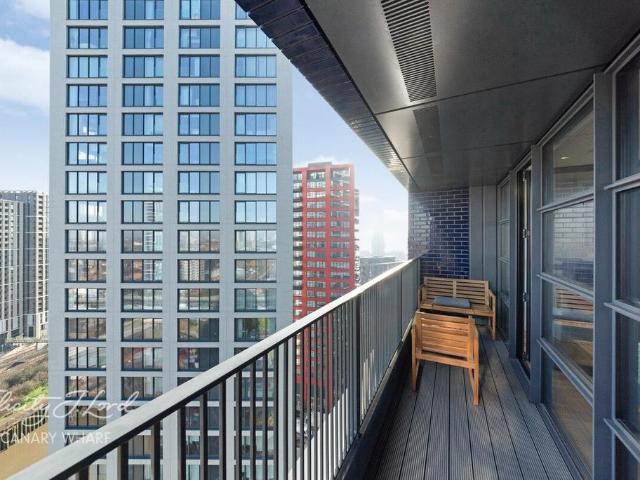 Flat for sale in London City Island, Blackwall