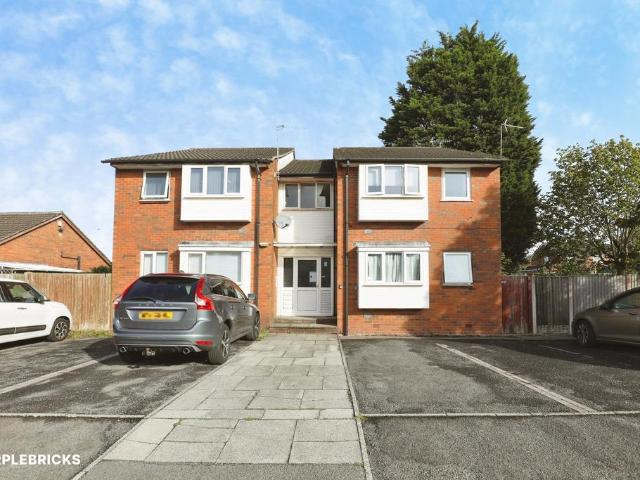 Flat for sale in Skelmersdale, West Lancashire