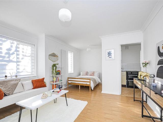 Flat for sale in Putney Vale, Greater London
