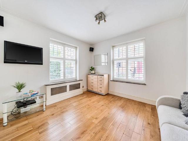Flat for sale in East Marylebone, Marylebone