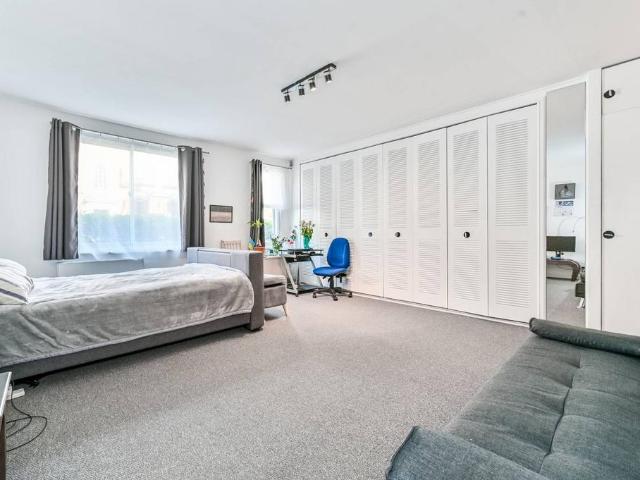 Flat for sale in Somers Town, Greater London