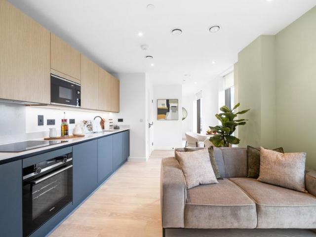 Flat for sale in Greenwich Peninsula, Greater London
