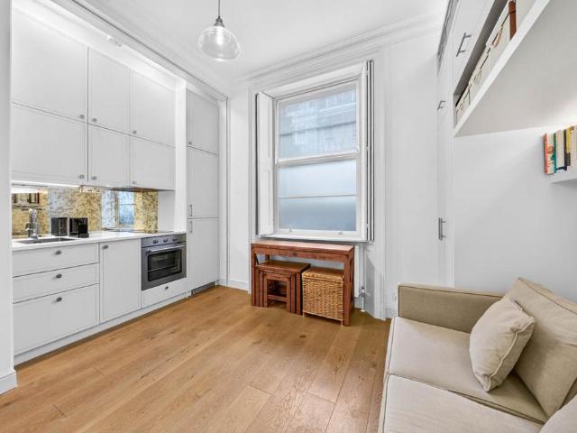 Flat for sale in City of Westminster, Greater London