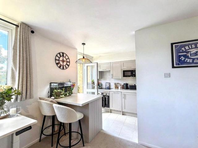 Flat for sale in Putney, Greater London