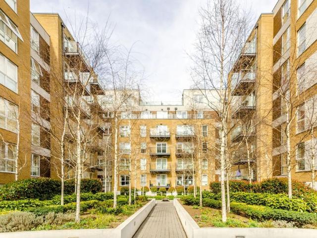 Flat for sale in London Borough of Ealing, Greater London