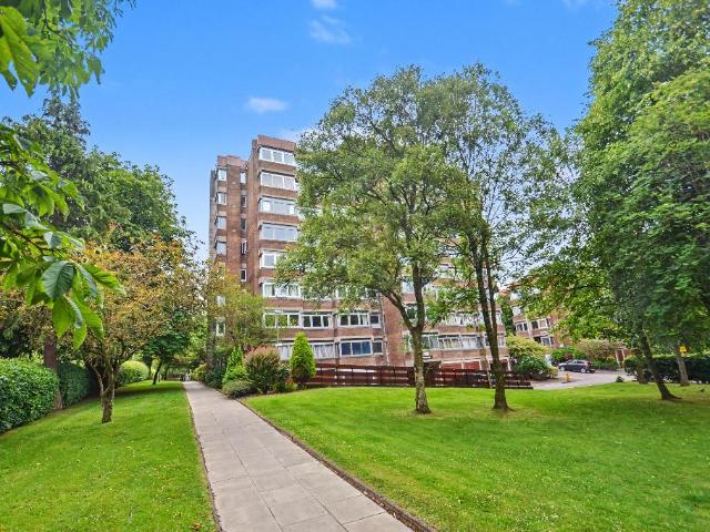 Flat for sale in Crossmyloof, Scotland