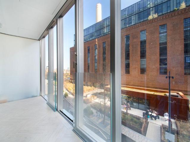 Flat for sale in Nine Elms, Greater London