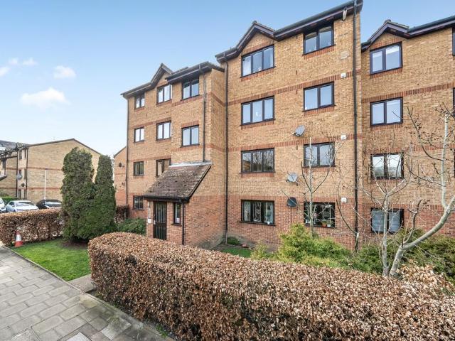 Flat for sale in London Borough of Lewisham, New Cross