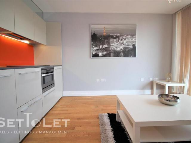 Flat for sale in Black Friars, Old Wharf