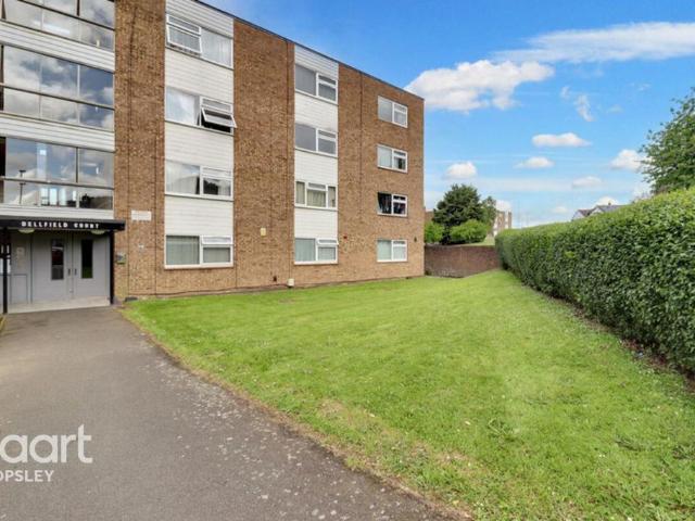 Flat for sale in Spring Park, Luton