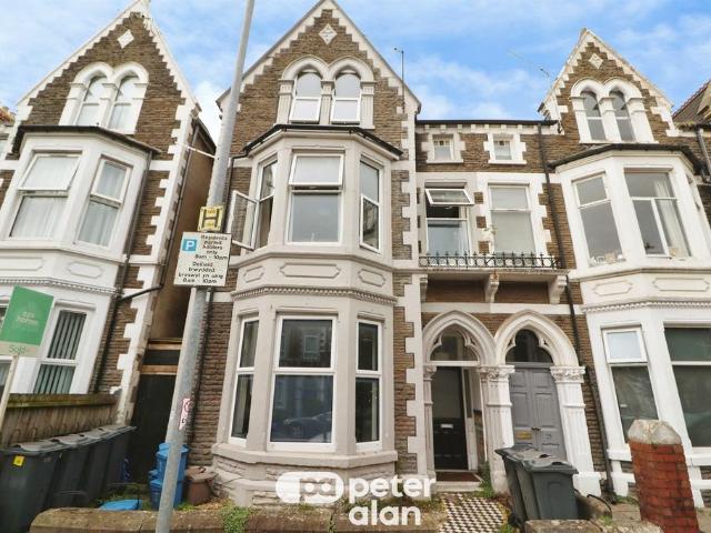 Flat for sale in Plasnewydd, Cardiff