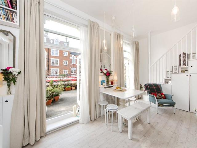 Flat for sale in Shepherd's Bush, Greater London