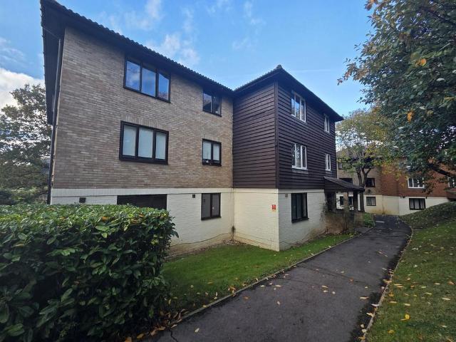 Flat for sale in London Borough of Croydon, Purley