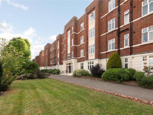 Flat for sale in Belsize Park, Greater London
