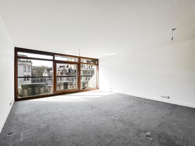 Flat for sale in Lyons, Greater London