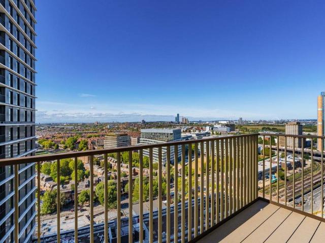 Flat for sale in London Borough of Hammersmith and Fulham, Greater London