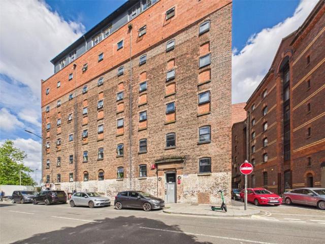 Flat for sale in Chinatown, Calderstones