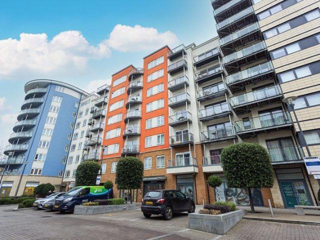 Flat for sale in Colindale, Greater London