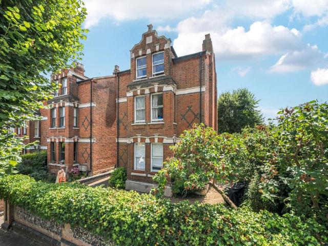 Flat for sale in Crouch End, Greater London