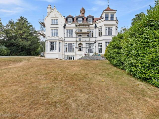 Flat for sale in Perryfields, West Sussex