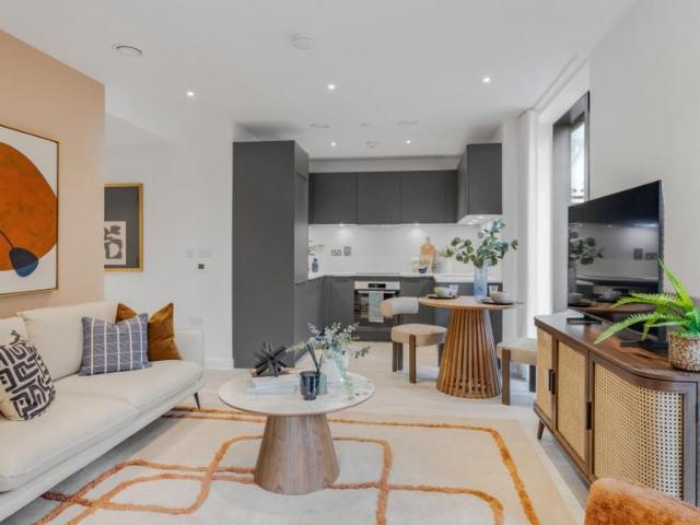 Flat for sale in Greenwich Peninsula, Greater London