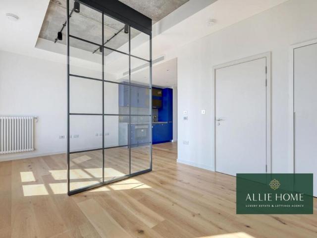 Flat for sale in Blackwall, Greater London