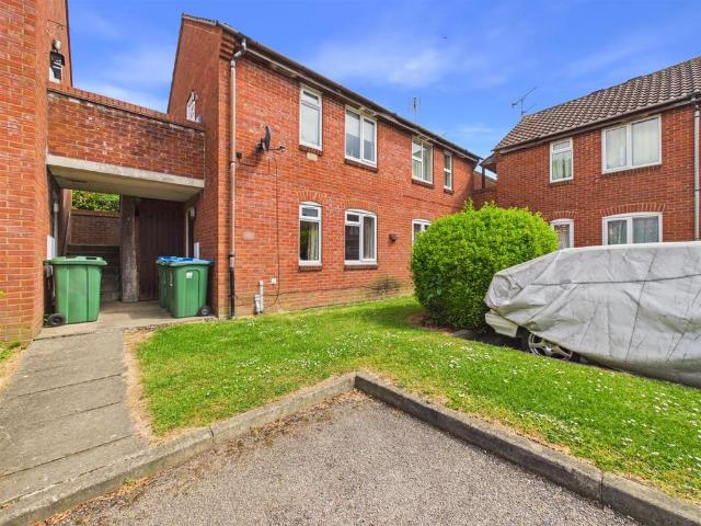 Flat for sale in Aylesbury, Isle Of Man