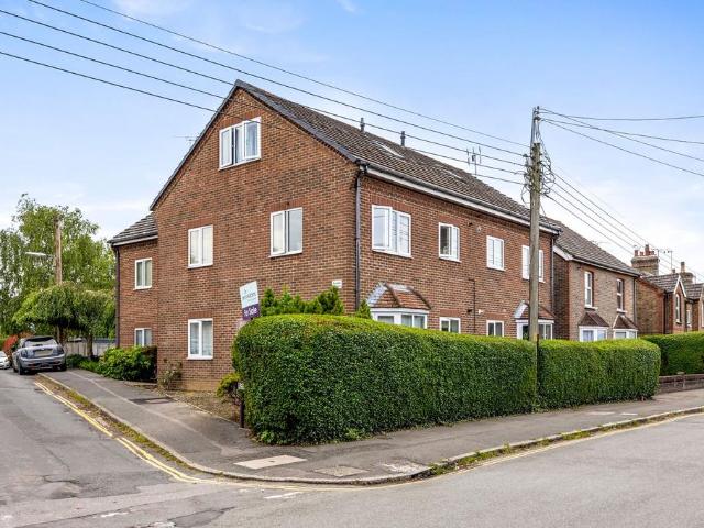 Flat for sale in Perryfields, West Sussex