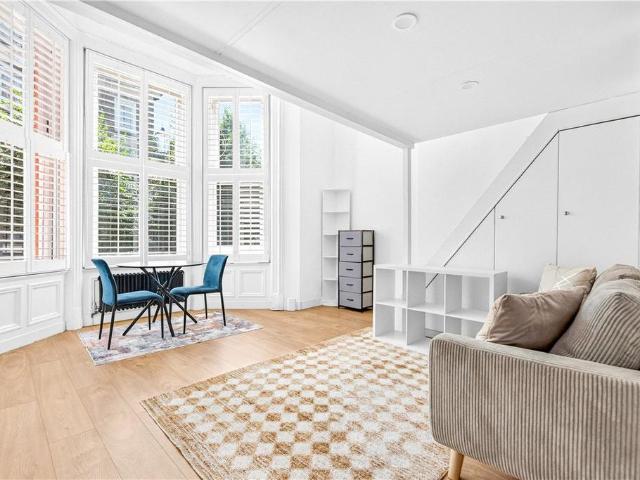 Flat for sale in South Kensington, Greater London