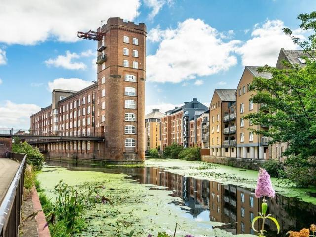 Flat for sale in Foss Islands, High Field