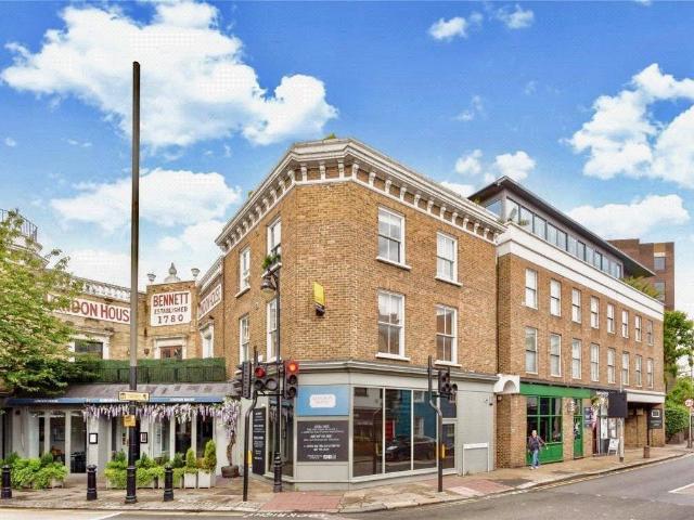 Flat for sale in Battersea, Greater London