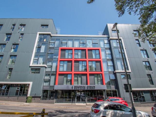 Flat for sale in Spring Park, Luton