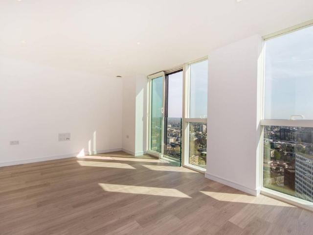 Flat for sale in London Borough of Croydon, Greater London
