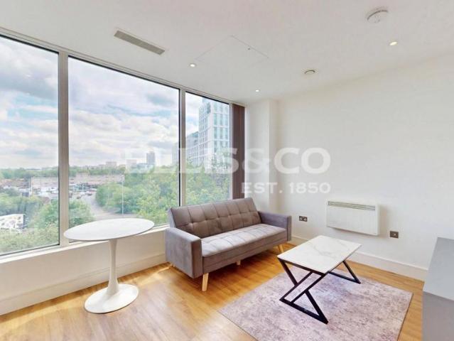 Flat for sale in London Borough of Ealing, Park Royal
