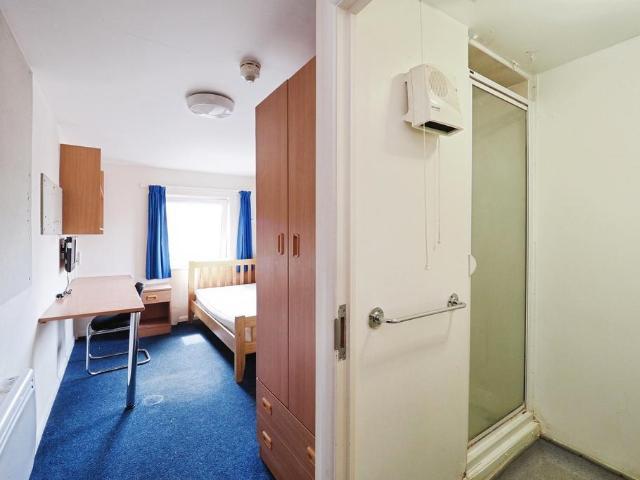 Flat for sale in Elmfield, Leicestershire