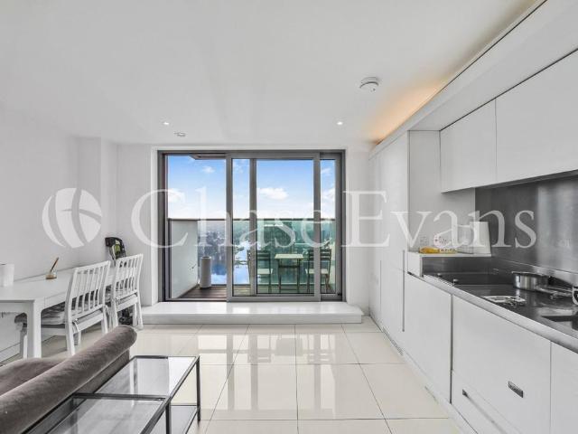 Flat for sale in Isle Of Dogs, Greater London