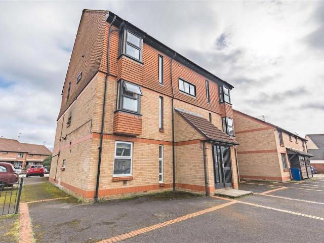 Flat for sale in Datchet