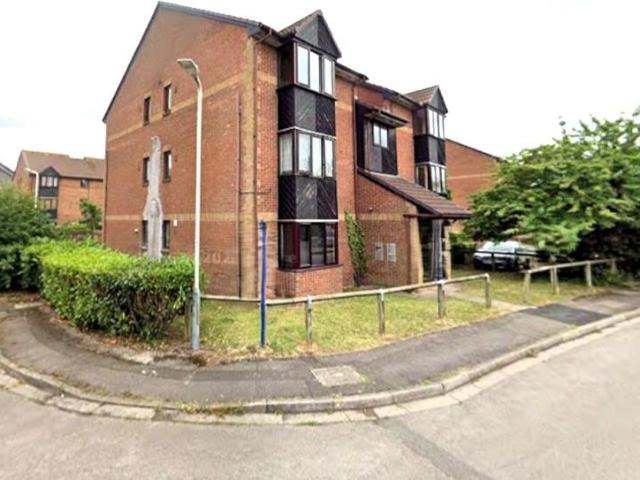 Flat for sale in West Drayton, Greater London